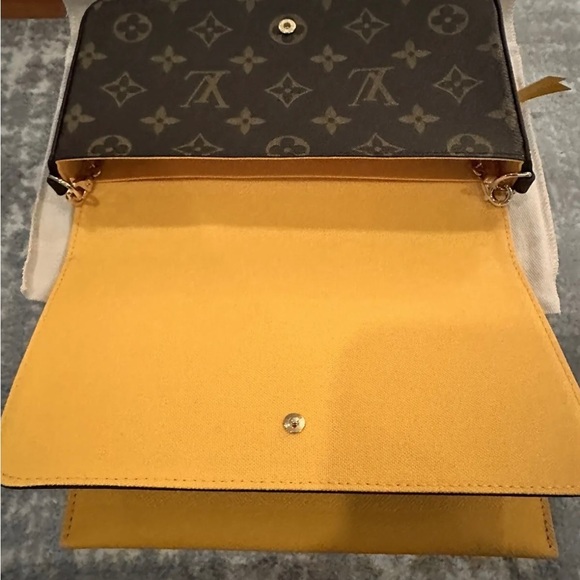 BRAND NEW LIMITED EDITION Louis Vuitton Christmas 2022 Pochette Felicie SoHo - Picture 5 of 8
